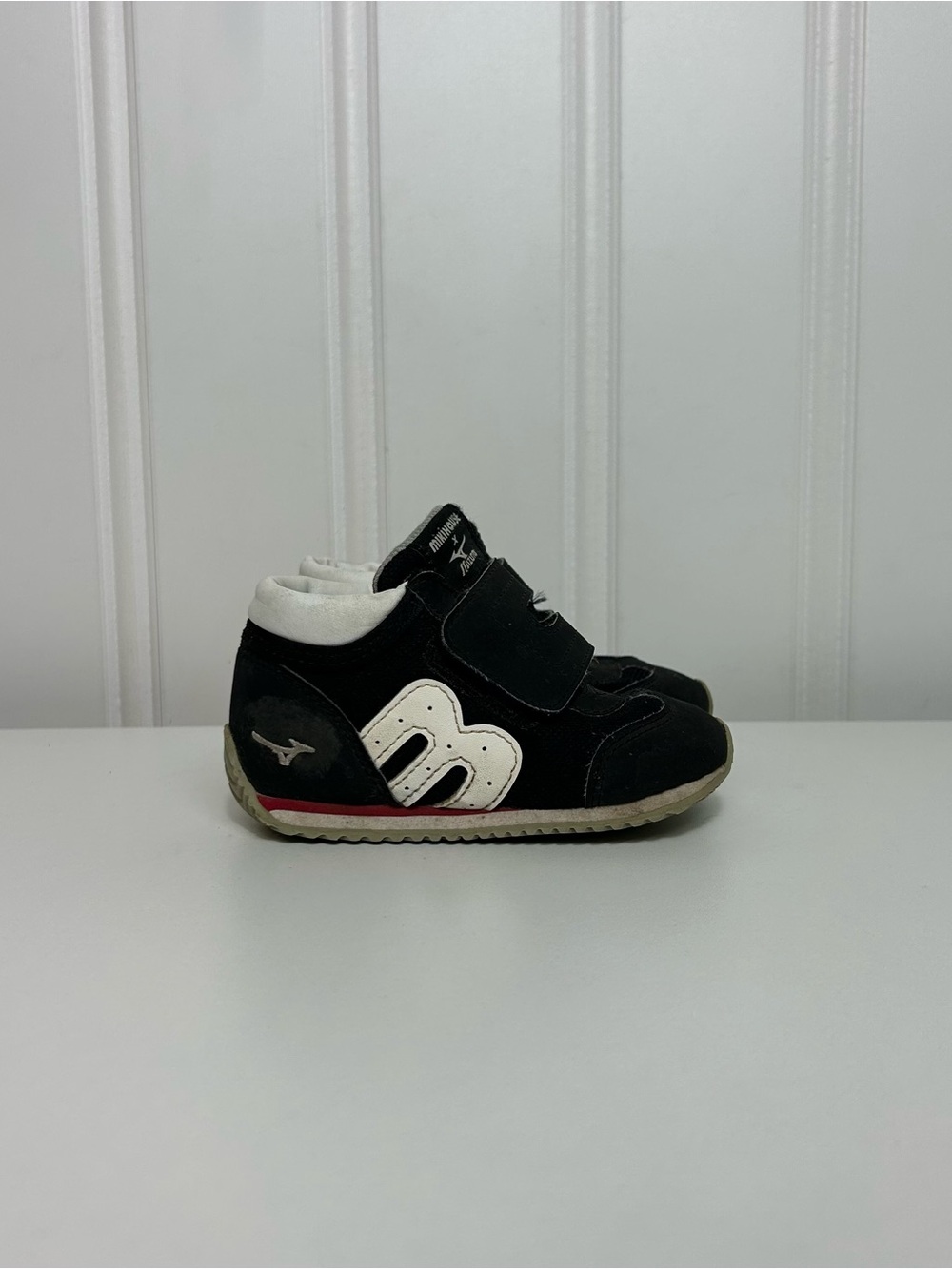 Miki house x Mizuno black white strap red crib baby sneakers 13.5 toddler us 6.5